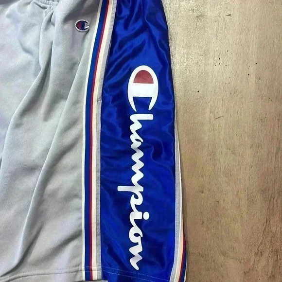 Champion shorts, perfect condition!  Size Medium. - Picture 3 of 7